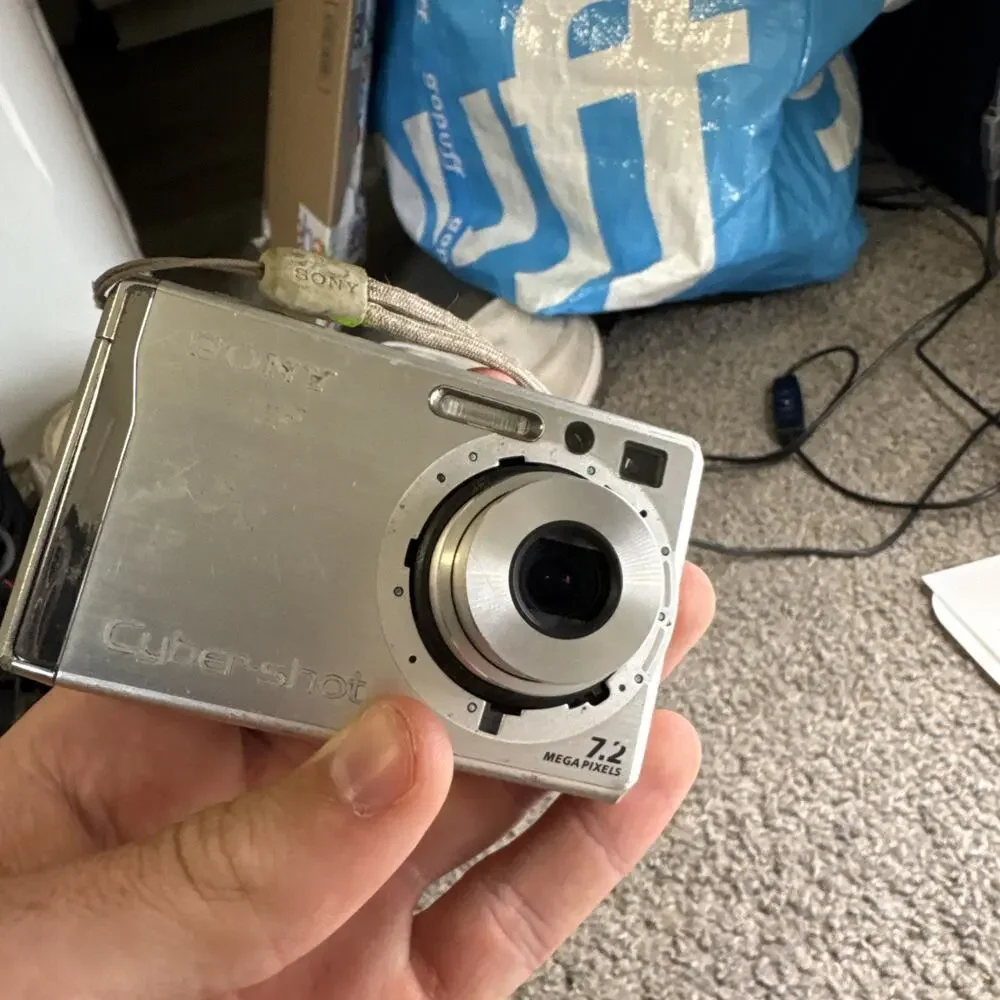 Sony Cybershot DSC-W80 7.2 MP Digital Camera + Battery SD Charger & Case Tested
